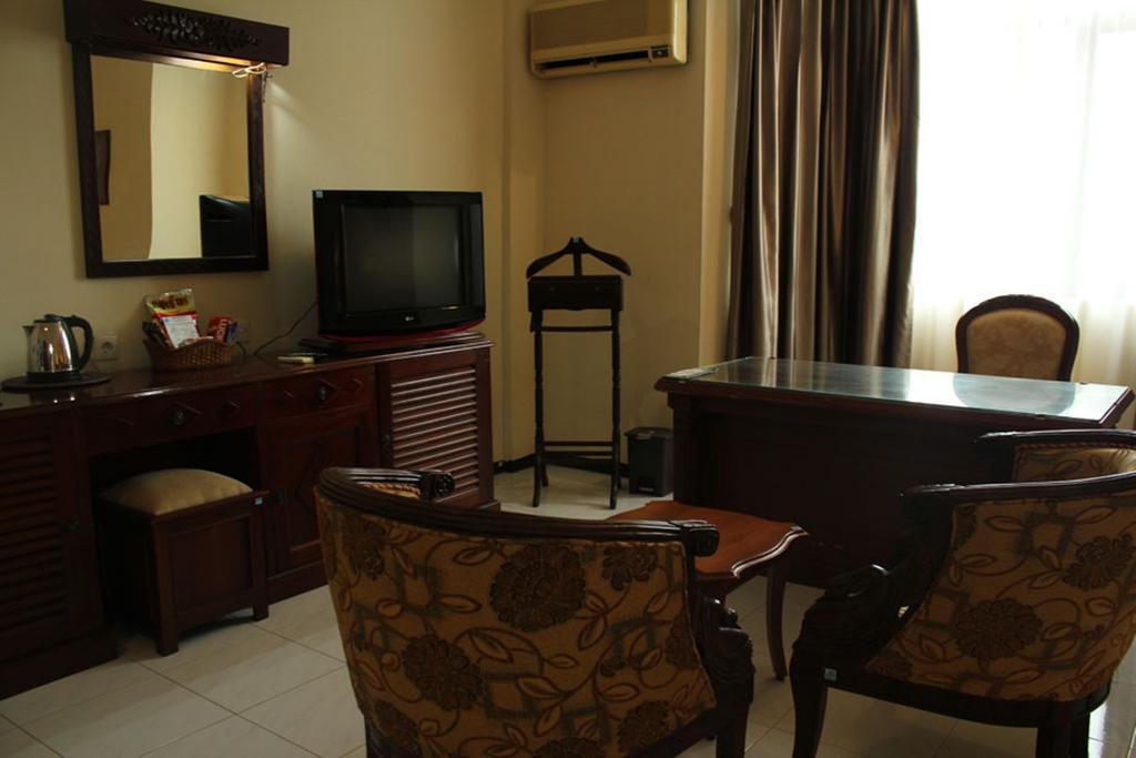 Jepara Indah Hotel Exterior foto