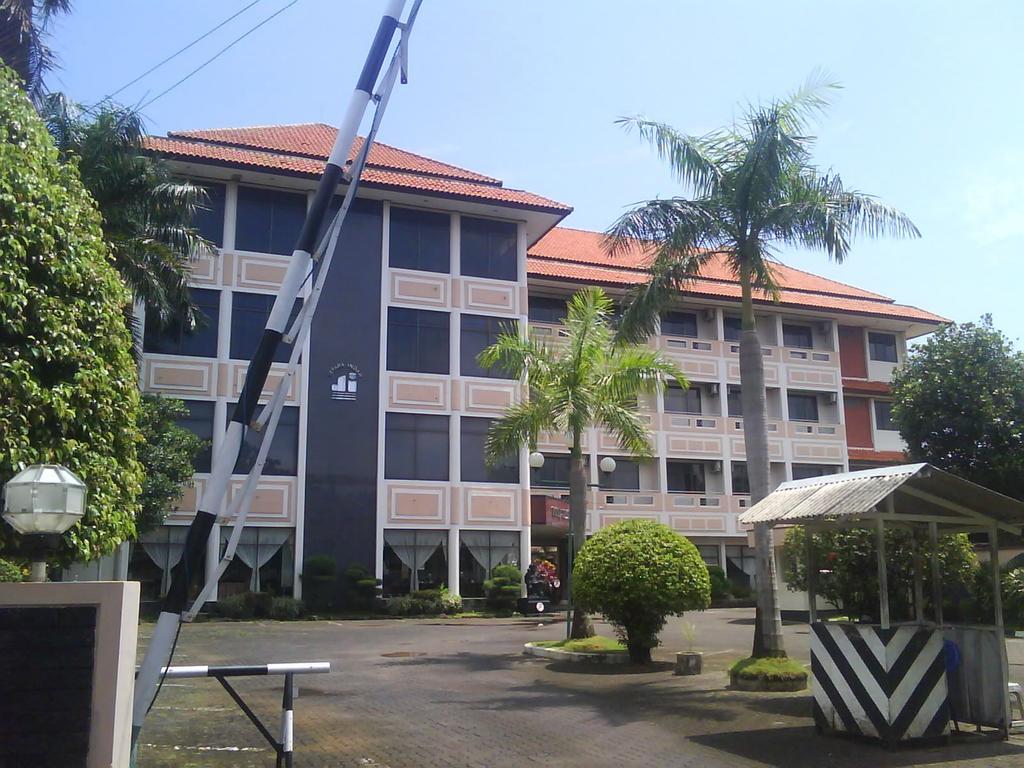 Jepara Indah Hotel Exterior foto