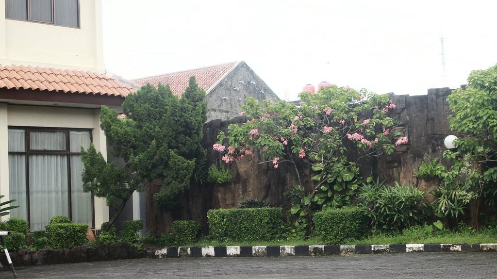 Jepara Indah Hotel Exterior foto